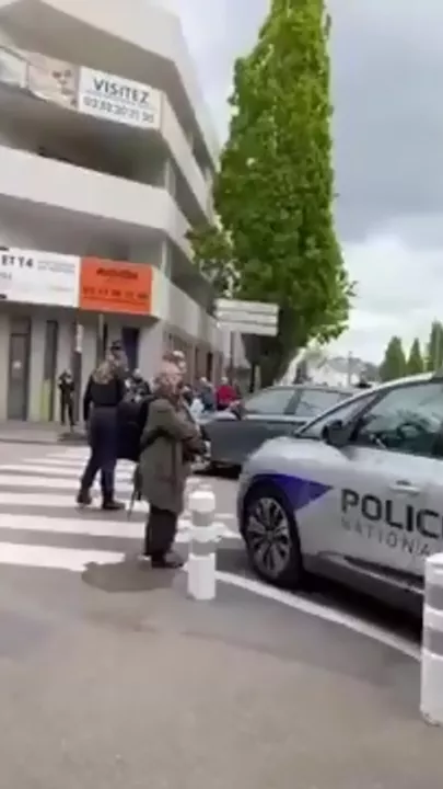 Во Франции ученица лицея в Нанте погибла при нападении подростка с ножом