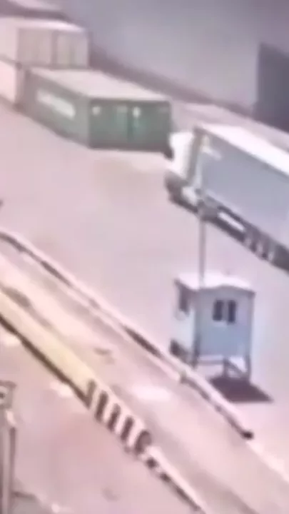 Мощный взрыв произошел в иранском Бендер-Аббасе - 6