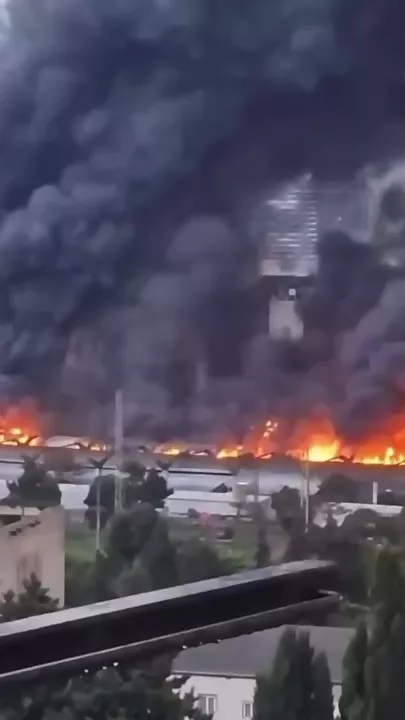 В Тбилиси загорелся рынок - 1