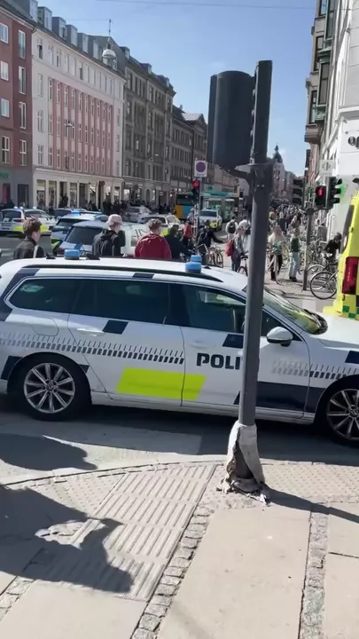 Автомобиль наехал на толпу людей в Дании