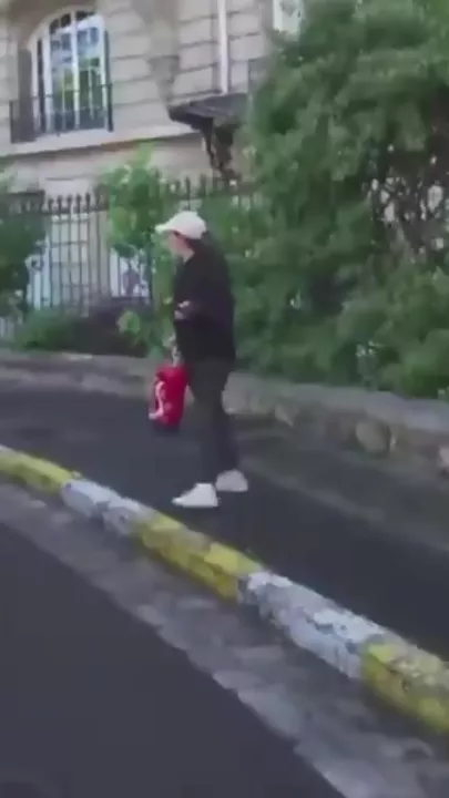 Экоактивисты атаковали дома парижских миллиардеров
