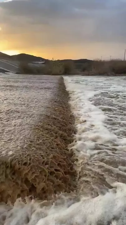 В Саудовской Аравии бушует шторм с градом и дождями