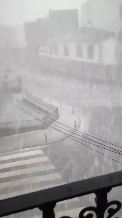 В Испанию вернулись град и наводнение - 2