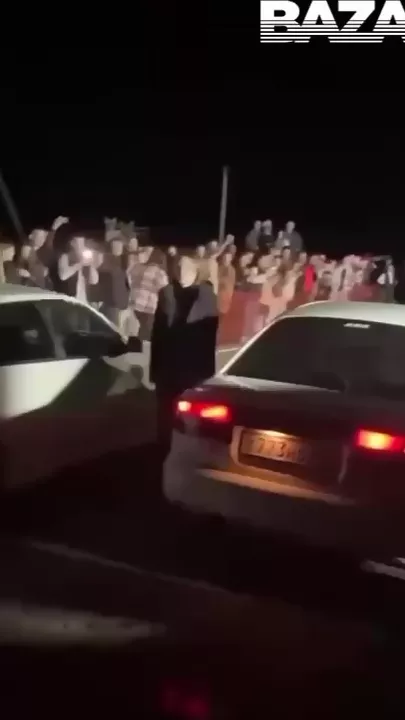 Машина влетела в толпу во время драг-заезда