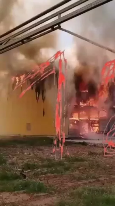 Более 160 тыс. кур погибли при пожаре на птицефабрике в Астраханской области