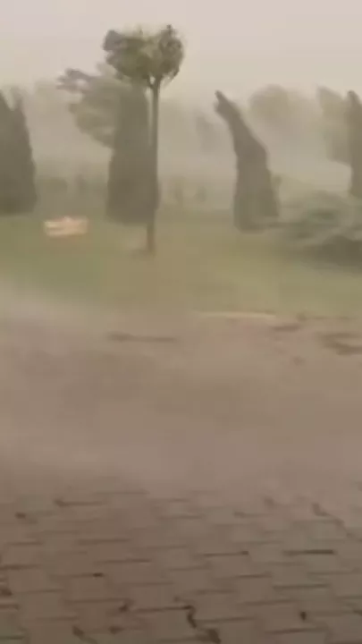 Сицилию атаковал сильный шторм