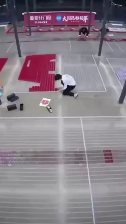 Побит мировой рекорд «по разрушению карточной цепи»