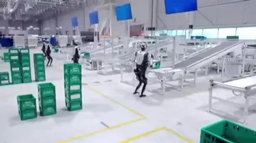 Фабрика в Шэньчжэне переходит на роботизированное производство