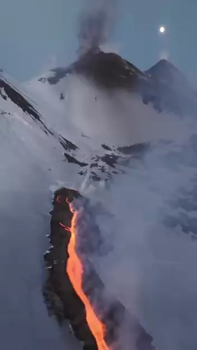 Извержение вулкана Этна в Италии