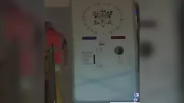 Унижен перед всем миром - Макрон получил пощечину от жены перед мировыми СМИ - 1