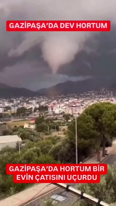 На известный турецкий курорт обрушился торнадо