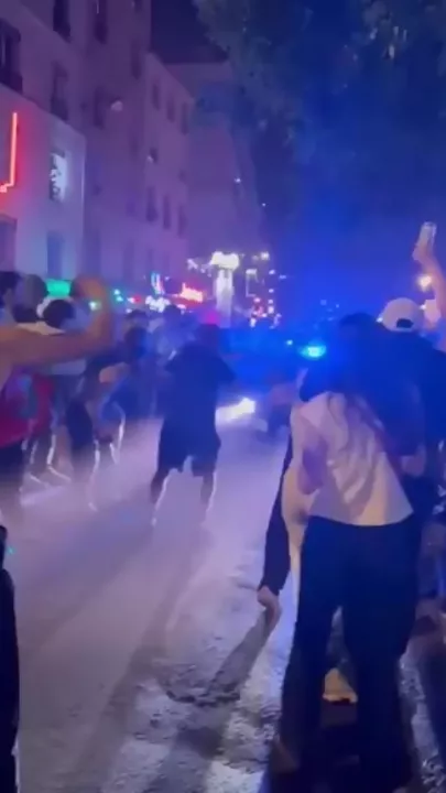 Центр Парижа охвачен беспорядками 4