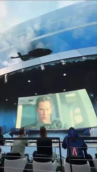 «Матрица» на круглом экране окружила зрителей Лос-Анджелеса - 2