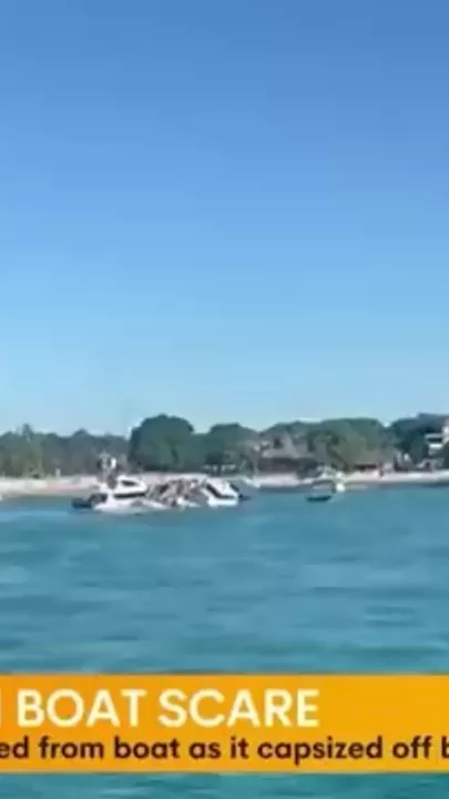 Катер с туристами перевернулся у берегов Бали