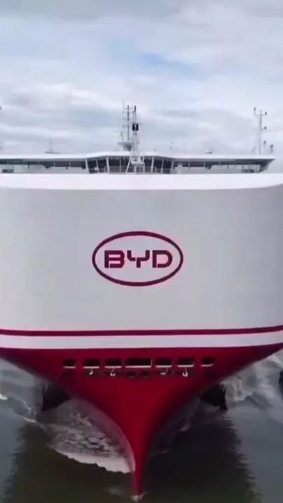 Крупнейшее в мире китайское судно-автоперевозчик