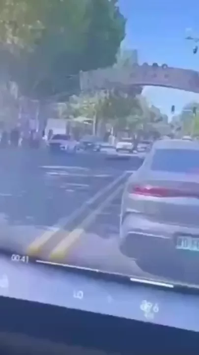 Ливни в Китае вызвали обвалы на дорогах