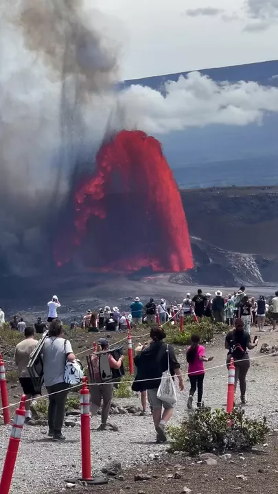 Вулкан Килауэа привлёк тысячи туристов на Гавайи