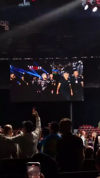 Рафаэль Физиев выходит на ринг