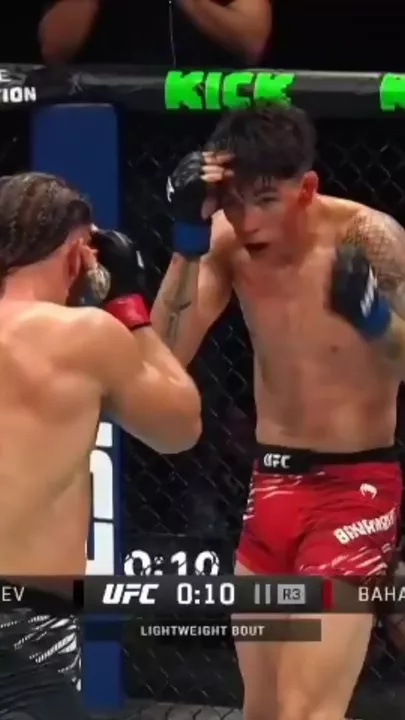Рафаэль Физиев одержал победу на турнире UFC в Баку