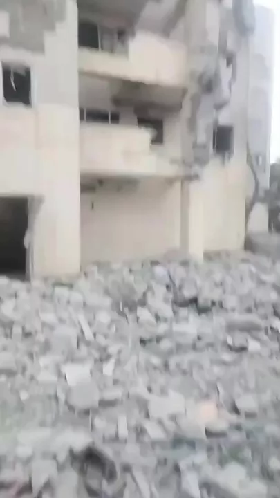 Иран запустил несколько волн ракет по Израилю