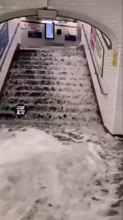 Парижское метро под водой