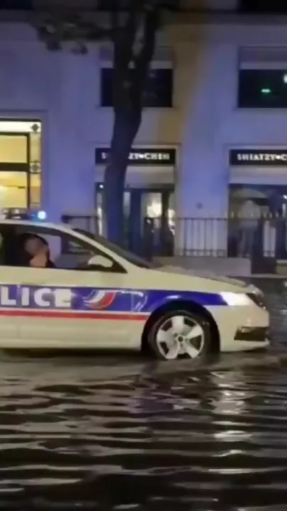 Парижское метро под водой-6