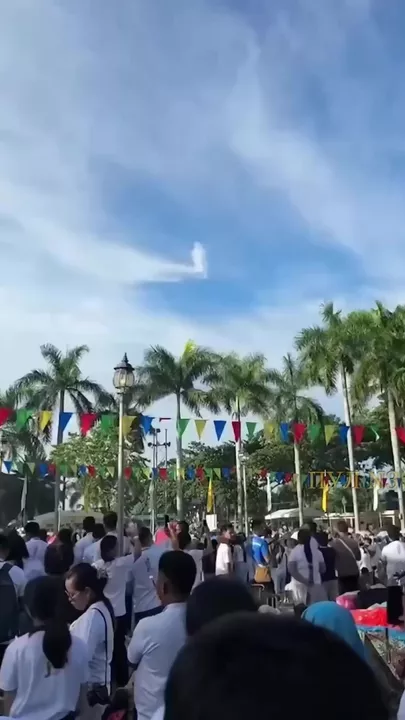 Над Филиппинами появилось облако, напоминающее Христа