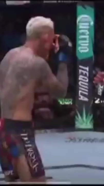 Топурия нокаутировал Оливейру в первом раунде и стал чемпионом UFC