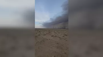 Впечатляющая пыльная буря в Сахаре