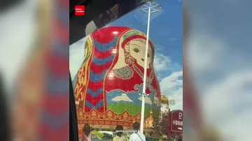 Огромный отель в виде матрешки в Китае