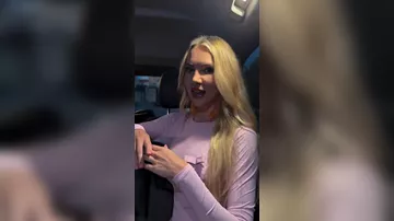 Dünya şöhrətli müğənni kəndə toya getdi