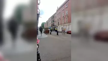 В Дублине мужчина напал на полицейского с ножом
