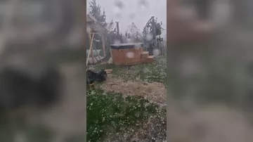 Польшу поглотили сугробы града - 1