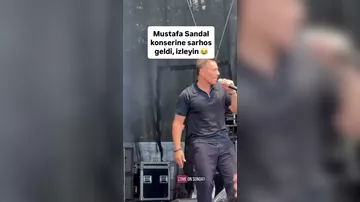 Mustafa Sandal səhnəyə sərxoş çıxdı