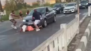 Türkiyədə sürücü vurduğu turistin üzərindən yenidən keçməyə cəhd etdi