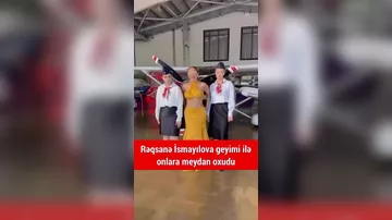 Rəqsanə açıq-saçıq geyimi ilə diqqət çəkdi