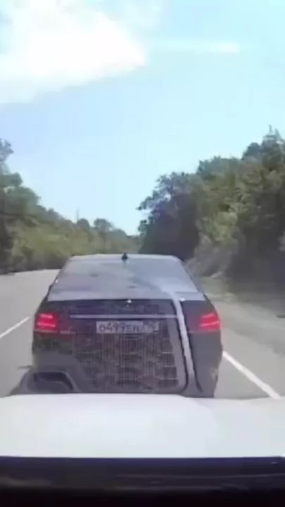 На видео попал момент жесткого ДТП на трассе под Сочи