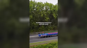 Сальто между двумя грузовиками в движении