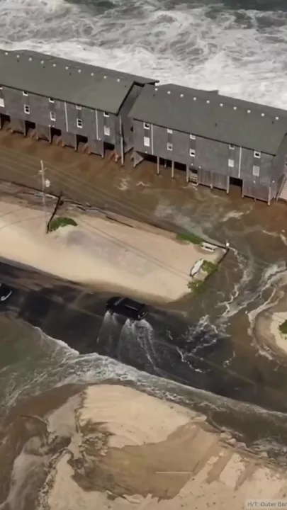 В прибрежных районах Северной Каролины началось наводнение