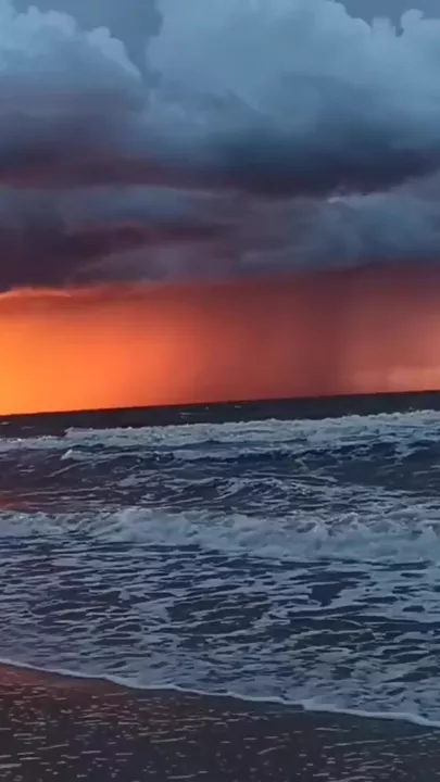 Живописная гроза над балтийским побережьем Польши