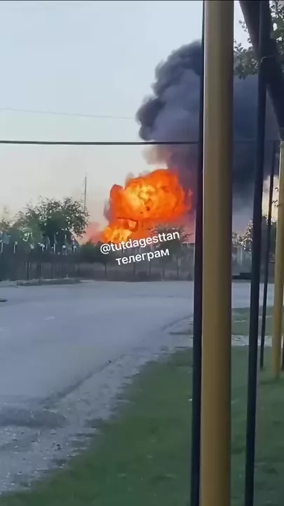 Мощный взрыв произошел на автозаправке в Дагестане
