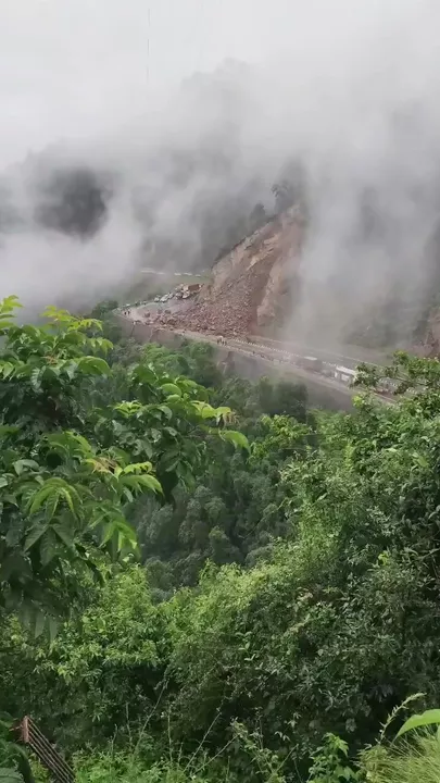 Серия оползней накрыла индийский штат-3