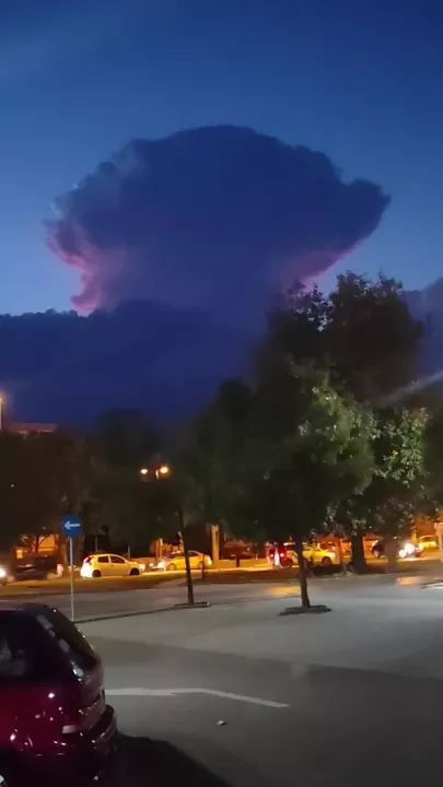 Над Венгрией появились кучево-дождевые облака-2