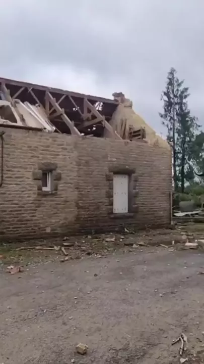 Последствия торнадо во французском департаменте-2