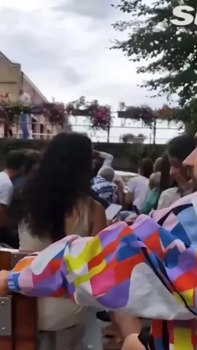 Женщина ударилась головой о мост во время катания на лодке