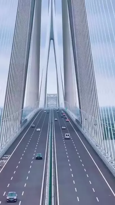 Китайцы открыли самый длинный в мире вантовый мост