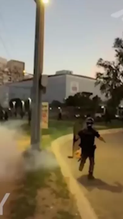 Протесты в Париже переросли в столкновения-4