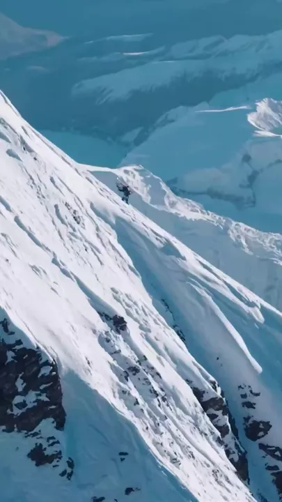 Польский альпинист первым в истории спустился с Эвереста на лыжах без кислорода