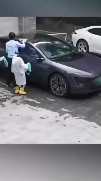 Автомойки с роботами-гуманоидами появились в этой стране