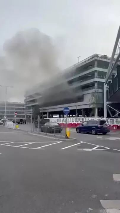 Пожар электромобиля на парковке Хитроу вызвал задержки рейсов 3